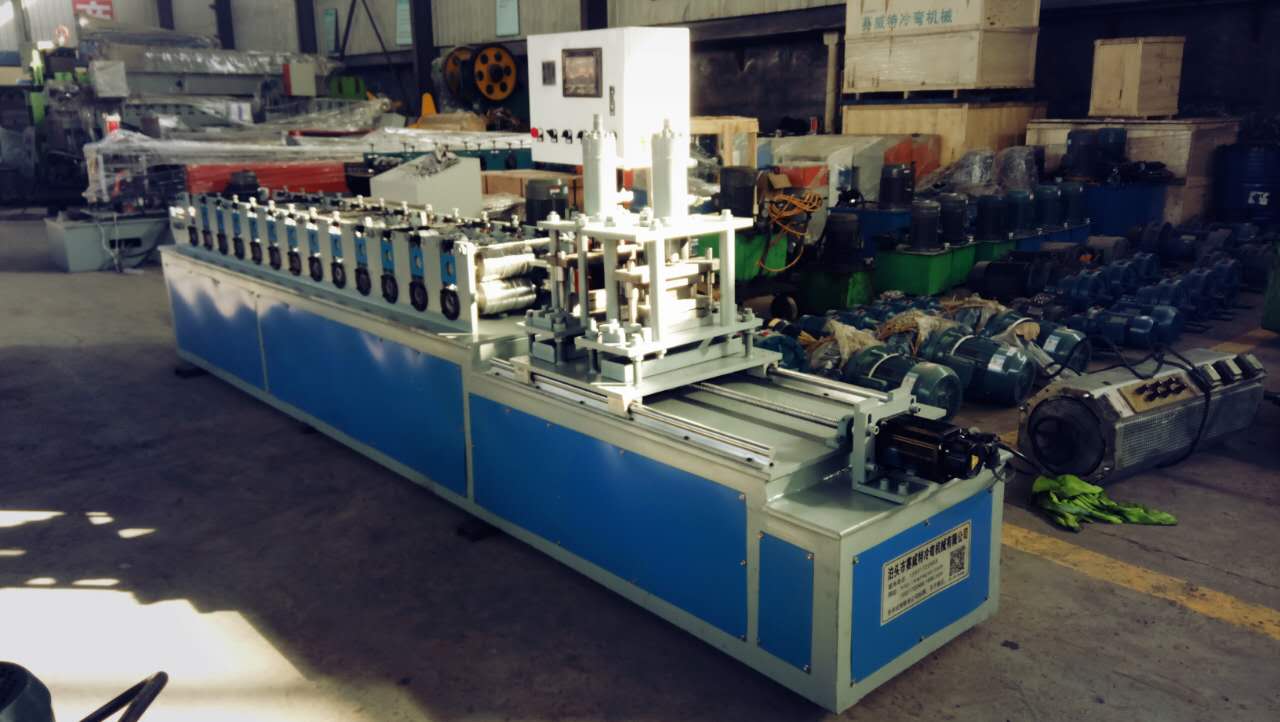 高速警示牌自動(dòng)成型設(shè)備賽威特冷彎機(jī)械廠